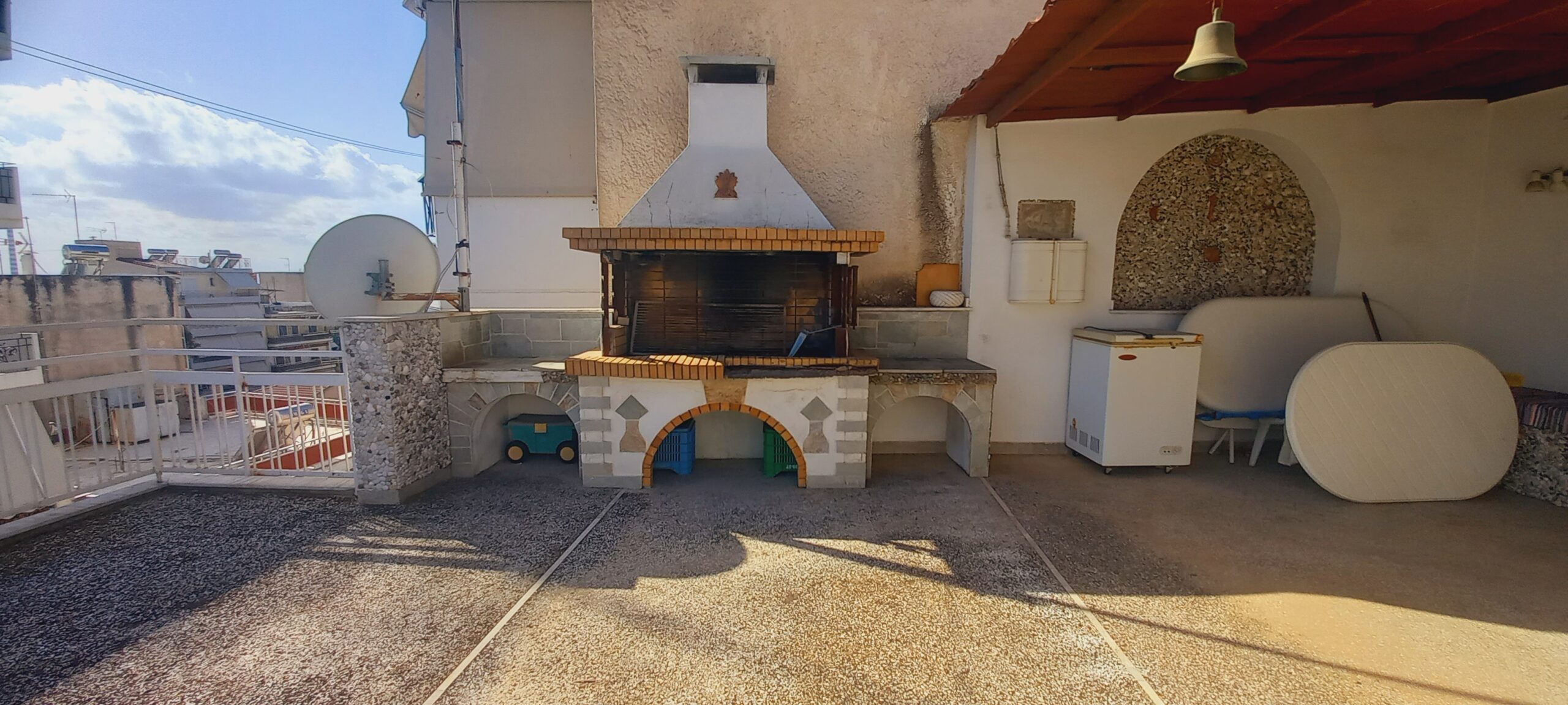 ΠΩΛΕΙΤΑΙ ΜΕΖΟΝΕΤΑ 160ΤΜ ΣΤΟ ΚΕΡΑΤΣΙΝΙ